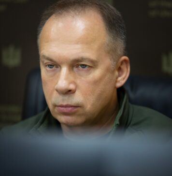 Россия наращивает группировку беспилотников по украинской модели – Сырский
