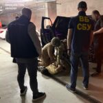 Сотрудника СБУ задержали на взятке в $34 000 за схему с бронированием