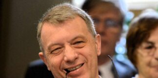 Politico: Евродепутат из Люксембурга вербует коллег на форум Путина