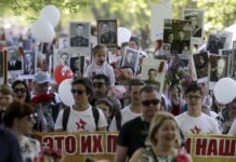 «Бессмертный полк», но украинский». Источник в разведке рассказал об изменении в тактике РФ в Европе