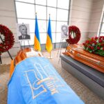 До Києва доставили останки лідера ОУН Андрія Мельника та його дружини – фото