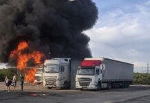 «Горит» логистика. Дроны сжимают кольцо вокруг Мариуполя: сухопутный коридор РФ оказался под ударами