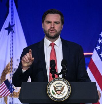 Вэнс ответил на предложение Ирана передать России обогащенный уран
