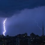Киев будет штормить всю ночь, синоптики предупреждают о граде и шквалах