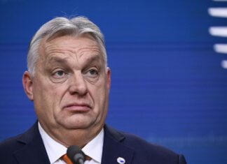 Орбану хотят навсегда заблокировать возвращение к власти в Венгрии