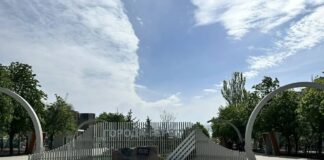 На руинах Мариуполя оккупанты открыли «парк победоносства», — ФОТО