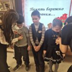 В мариупольской школе детей втянули в акцию с георгиевскими лентами, — ФОТО