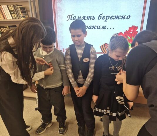 В мариупольской школе детей втянули в акцию с георгиевскими лентами, — ФОТО