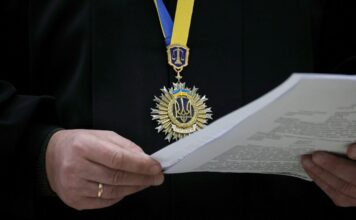 Еще один фигурант дела «Мидас» решил судиться с Зеленским