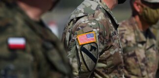 Польша предложила США разместить дополнительные войска у границ РФ