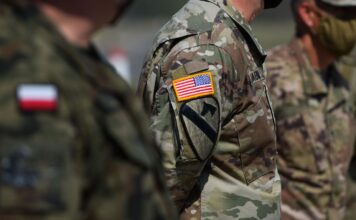 Польша предложила США разместить дополнительные войска у границ РФ