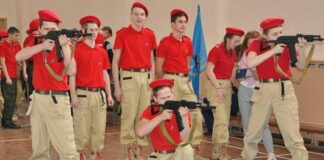 На оккупированной Донбассе подростков отбирают в программу «Юный десантник» через эссе о российской армии
