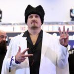 Усик відмовився від усіх чемпіонських поясів. Але анонсував «last dance»