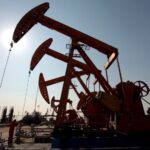 Росія і ще шість країн домовились знову підняти видобуток нафти. Bloomberg: наразі – теорія