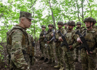 «Ганебно, що таке існує у воюючій країні». Головком відреагував про скандал з полком «Скеля»