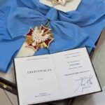 Ексглава МЗС Польщі: формально Зеленського не позбавили ордена Білого Орла