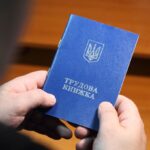 Сегодня последний день. Что будет, если не оцифровать трудовую книжку вовремя