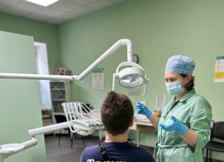Защитники Мариуполя могут бесплатно лечить и протезировать зубы в медхабах «ЯМариуполь. Здоровье»