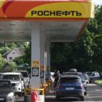 Россия потеряла четверть производства бензина на фоне атак по НПЗ, — Reuters