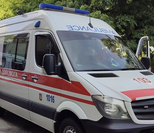На Буковине обвалился мост с детьми во время экскурсии, есть госпитализированные (видео)