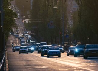 Кабмин готовит жесткие штрафы водителям и правила самокатам, есть первые предложения