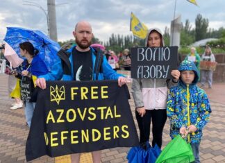 Пятое лето в плену: по всей Украине прошли акции в поддержку защитников Мариуполя, — ФОТО