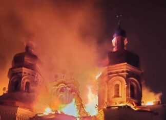 Россия ударила по Киево-Печерской лавре: из-за прямого попадания загорелся Успенский собор, — ФОТО