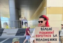 «Еще не все дома»: мариупольцы по всей Украине напоминают о военнопленных и без вести пропавших, — ФОТО