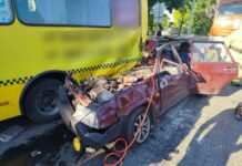 В Мариуполе легковушка врезалась в автобус: погибли два человека, пострадал 13-летний подросток, — ФОТО