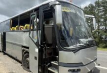 Омбудсмен связался с Беларусью после обвинений в обстреле автобуса с детьми