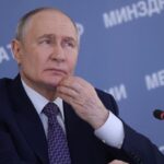Путин признал «определенный дефицит»: в Крыму запас горючего остался на несколько дней