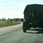 «Коридор» в Крым трещит по швам: ГУР эффектно уничтожило технику россиян (видео)