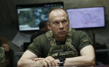 Враг давит на Константиновку, не считаясь с потерями, — Сырский