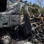 Оккупанты показали сгоревшие грузовики после ночной атаки на Мариуполь, — ФОТО