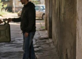 Вместо бензина — «тайные покупатели»: оккупанты в Донецкой области борются с последствиями топливного кризиса