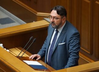 «Слуга» Потураєв заявив, що достроково складає мандат