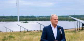 Туск: Україна має зробити перший крок після «сумнозвісного» рішення Зеленського