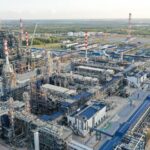 Україна уразила найбільший НПЗ Росії за 2500 км від кордону
