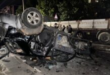 У Львові натовп перекинув та пошкодив автомобіль ТЦК