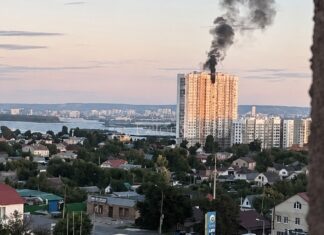 Аеродром Енгельс в РФ атакували дрони: один влетів у багатоповерхівку – відео
