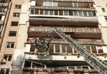 Росіяни атакували Україну 41 ракетою та 125 дронами: більш ніж половина балістики влучила