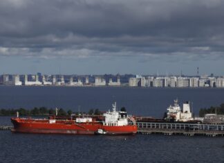 Морський дрон «Мамай» атакував танкер тіньового флоту Росії у Чорному морі – відео