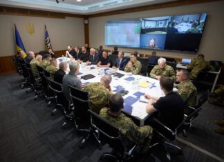 Зеленський: Виробники зброї вперше напряму зустрілися з командирами корпусів