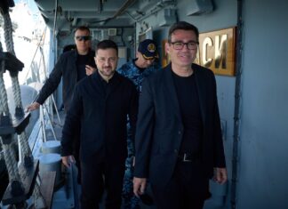 Зеленський відвідав у Британії тральщик «Черкаси»: після війни очищатиме море від мін