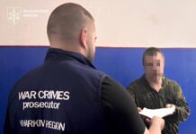 Викрали цивільного і тримали в підвалі 36 діб. Двоє полонених росіян отримали підозри