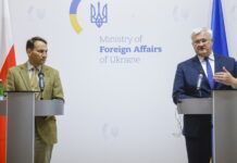 Після вибуху ракети у Польщі Сибіга зідзвонився з Сікорським. Говорили про захист неба