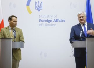 Після вибуху ракети у Польщі Сибіга зідзвонився з Сікорським. Говорили про захист неба