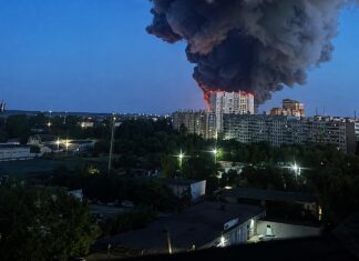 У кількох регіонах Росії поскаржились на прильоти. Знову палають склади Wildberries – відео