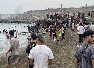 В Іспанії заявили, що за добу до анклаву Сеута незаконно потрапили 49 000 мігрантів
