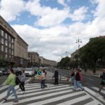 Нужно ли ждать, пока пешеход полностью перейдет дорогу: что говорят ПДД